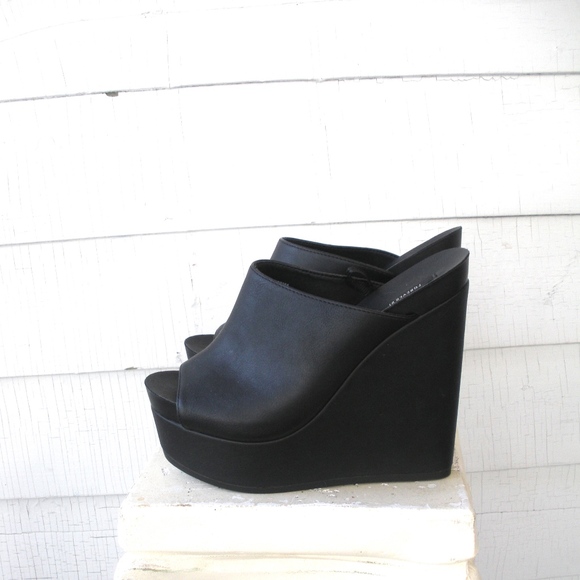 giant platform shoes